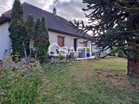 Located in Chambourg-sur-Indre (37310), this 1980s house offers a peaceful living environment just 30 minutes from Saint Avertin and 10 minutes from Loches. Ideally located, it benefits from the proximity of the station, shops and schools, guaranteei...