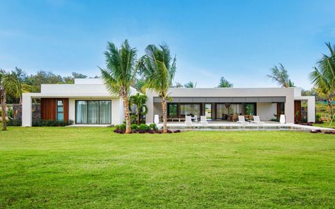 Beautiful contemporary villa for sale with 4 bedrooms | Mauritius Magnificent villa recently built, on one level, with an area of 444 m2 in the new district of East Shore in Anahita. This property, with contemporary style is signed Alistair Macbeth. ...
