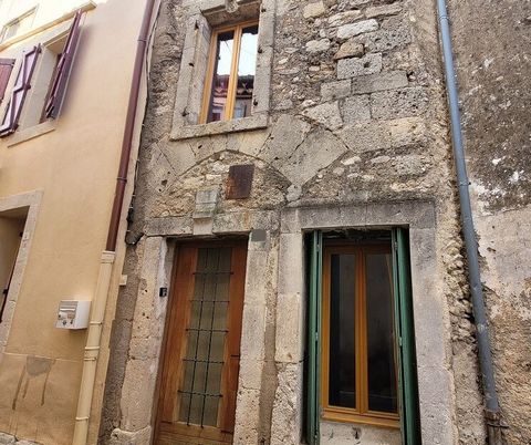 Village with all amenities, 15 minutes from Beziers, 25 minutes from the beaches and 10 minutes from the river Orb. Pretty village house with character (former chateau annex), offering 87 m2 of living space including 3 bedrooms, plus a small 5 m2 roo...
