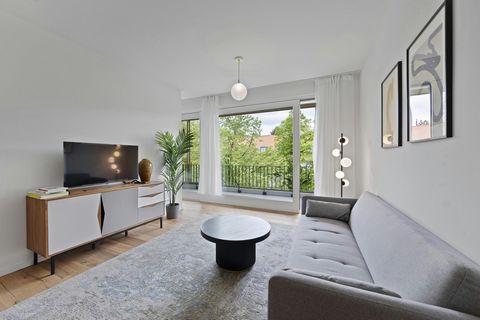 This modern, fully furnished 2-room flat is located in a quiet and green neighborhood in the central district of Charlottenburg-Wilmersdorf. Conveniently , the flat offers easy access to transport connections, with bus and S-Bahn stations reachable w...