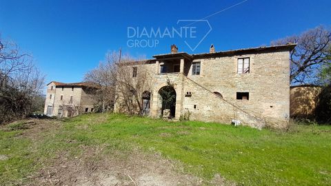 PASSIGNANO SUL TRASIMENO (PG), vicinity: Stone farmhouse with land and outbuildings composed of: - Farmhouse of about 520 sqm on two levels with stables and funds on the ground floor and six rooms on the first floor; - Drying room on two levels of ap...