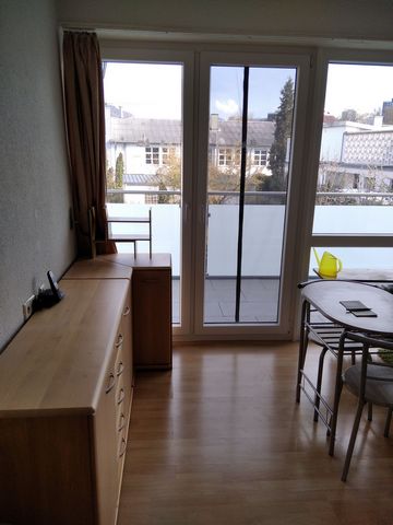 Entire apartment Fully equipped business - study apartment in close distance to the Reutlingen campus. Internet and Electricity are included. The apartment offers a comfortable bed for restful sleep as well as table and desk. The kitchenette is pract...
