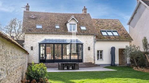 BOURRON-MARLOTTE 10 minutes from FONTAINEBLEAU - Village of character on the edge of the forest, with shops, schools, restaurants and train station will offer you A WHOLE ART OF LIVING. This charming property offers a very pleasant living environment...