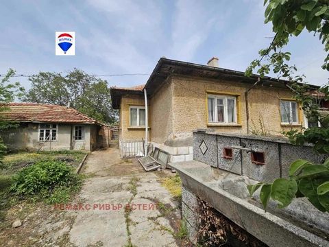 RE/MAX is pleased to present a house in the village of Ivanovo. The village is located near the city of Ruse, only 20 minutes by car. The house is at the beginning of the village, close to the center, grocery stores and administrative buildings. On a...