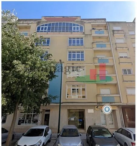 This 3 bedroom apartment is located in the center of Rio Maior. This Fantastic Property has Three Bedrooms, of which One is a Suite, Two Bathrooms, One of them with a Jacuzzi Bath, the other two Bedrooms have a built-in wardrobe and one of them with ...