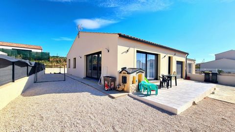 Pleasant village with all shops passing by the Canan du Midi, located at 25 minutes from Beziers, Narbonne and the beach ! Recent single storey villa (from 2023, 3 faces) with 115 m2 of living space offering 3 bedrooms (one is a master), 2 bath/showe...