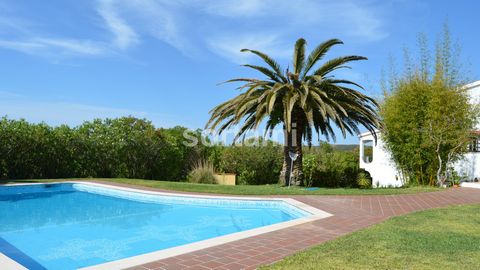 Magnificent opportunity in the Vila do Bispo area. Detached single storey with 650sqm of built area and built on a generous plot of 7000sqm, with a splendid view of the mountains and village. In a traditional style and typically Algarve details, this...