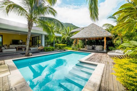 Dompel jezelf onder in een voorproefje van het paradijs aan de westkust van het eiland, waar comfort en ontspanning aan de orde van de dag zijn. Deze luxe villa ligt op 800 meter van de lagune en biedt een panoramisch uitzicht op de bergen, en nodigt...