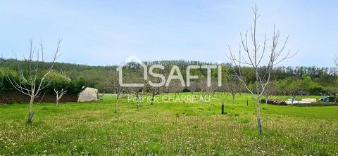 Building land with valid CU Valid CU, nice view, natural and pleasant setting, far from nuisances Located in Larche (19600), this land offers a unique opportunity to build the house of your dreams. This charming town in Corrèze seduces with its peace...