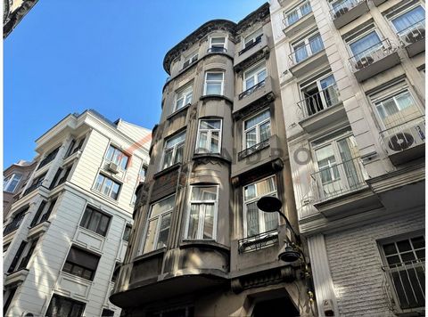 Appartement te koop is gelegen in Sisli. Istanbul Sisli is een wijk aan de Europese kant van Istanbul. Het is een van de dichtstbevolkte centrale delen van de stad. Het wordt begrensd door de districten Beyoglu, Kaithane, Sariyer, Eyup, Besiktas. Daa...
