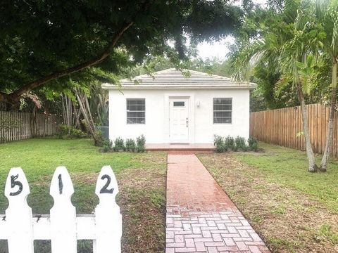 Charming downtown Lake Worth Beach cottage, zoned multifamily-two family on a double lot, centrally located and just 5 blocks from the city downtown. This unique property features a 2 bedroom, 2 bathroom split floorplan with separate entrance. With a...