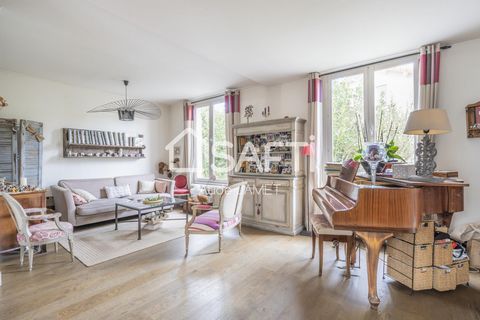 Without a doubt, this is THE house that all families have been waiting for! In Viroflay, on the edge of Versailles, in a protected side lane, close to all shops, schools, train stations (Viroflay Rive Droite and Rive Gauche 7-8 min walk), buses and a...