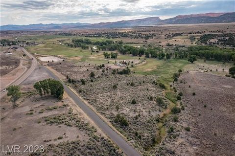Located off of Old Hwy 89, heading North, in Hatch, UT, conveniently between the Bryce Canyon & Zion National Park corridor, 1.07 acres to build your get-a-way home or a nightly rental. No HOA or CCRs in Bristlecone Pine (just Garfield County ordinan...