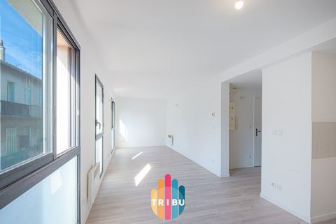 Marseille 1st (limit 13004) - Longchamp district / Rue Guy Fabre. In a recent building from 2010, Type 4 of 74m2 on the 3rd floor in perfect condition with elevator. It consists of a living room with kitchen, 3 bedrooms with cupboards, a bathroom and...