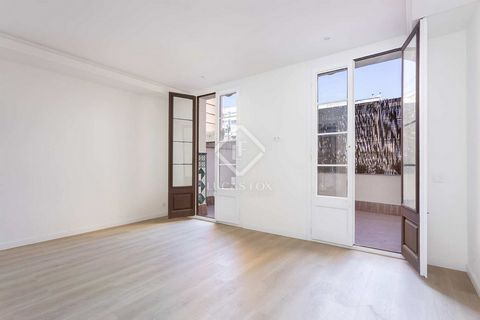 Lucas Fox ofrece cuatro apartamentos completamente renovados y uno para renovar en un bonito/a edificio de estilo modernista en la prestigiosa zona de Golden Square en el distrito del Eixample de Barcelona. Las propiedades están ubicadas dentro de un...