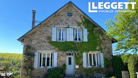 A29000JHC19 - Lovely house comprising on the ground floor: Entrance to hallway with to the left: kitchen and its dining room. To the right: breakfast room, sitting room.These two rooms each have a fireplace and share a flue. At the end of the hallway...