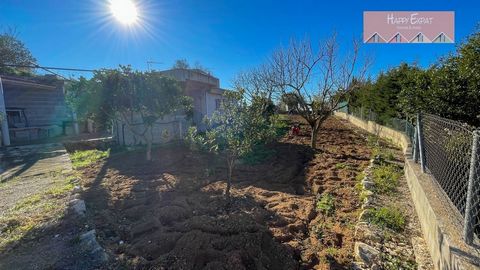 Beautiful 756m2 plot with impressive views of the mountains, completely flat and due to its orientation it has sun and light all day.One step away from the wonderful Garraf park where you can enjoy walks through nature at the entrance of your house, ...