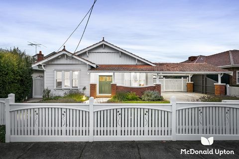 Exquisitely renovated to provide a luxurious setting for busy life and home entertaining, this gorgeous Californian Bungalow is a shining example of the complete family package, in an exclusive neighbourhood moments from North Essendon Village. Boast...