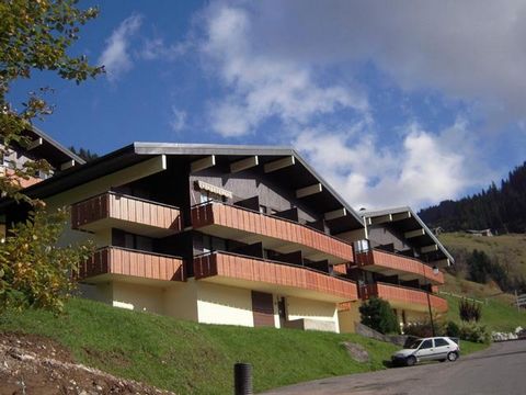 A second floor 43m2 mezzanine apartment located on the slopes of Petit Chatel in a 