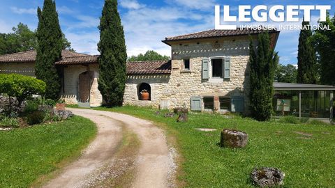 A29107SEF81 - Discover an exceptional estate in Itzac, Tarn, located between Cordes-sur-Ciel and Castelnau-de-Montmiral. Spanning 5 hectares of preserved nature, this estate includes a 220 m² main house, an 80 m² guesthouse, and a 133 m² professional...