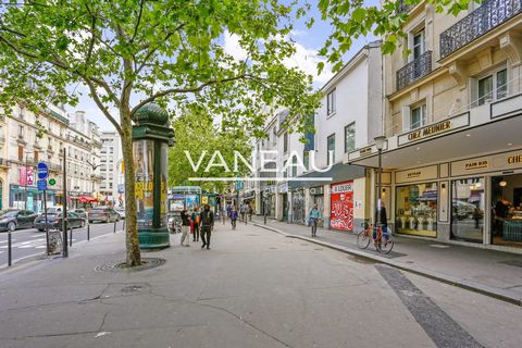De Vaneau Group biedt u, exclusief, tegenover het metrostation Marx Dormoy en dicht bij de Marché de l'Olive, op de 1e verdieping van een goed onderhouden gebouw, een tweekamerappartement met een oppervlakte van 33,75 m² Loi Carrez. Licht en rustig, ...