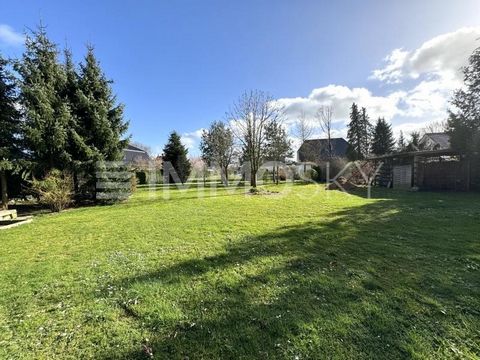 **Exposé: Property on the outskirts of Barmstedt** Welcome to your future construction project in the picturesque outskirts of Barmstedt! This plot offers an ideal opportunity to realize your dream home in a quiet and beautiful environment. Here is t...