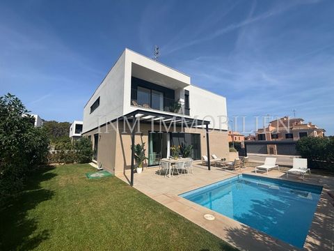 Exclusivo complejo residencial recientemente terminado en Puig den Ros - Llucmajor - Mallorca, compuesto por 16 casas adosadas, cada una con 4 dormitorios y 3 baños. Las viviendas disponen de piscina de 3x5 metros y jardín individual y privado con 2 ...
