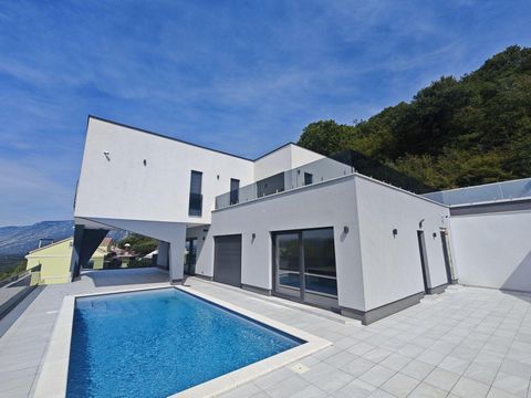 Perfekte neue moderne Villa mit Meerblick in der Umgebung von Crikvenica! Die Villa liegt ca. 5 km vom Meer entfernt auf einer erhöhten Hanglage. Die Villa wurde 2023 gebaut und verfügt über alle Verkaufsunterlagen. Die Villa besteht aus: - Erdgescho...