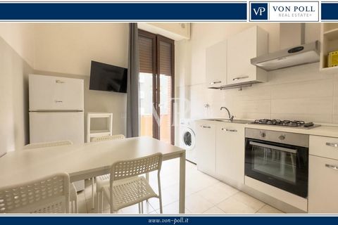 Wir bieten eine Drei-Zimmer-Wohnung in ausgezeichnetem Zustand zum Verkauf an, die sich zwischen der Piazza Napoli und der Via Savona befindet. Die Immobilie besteht aus einer Eingangshalle, Küche, zwei Schlafzimmern, Balkon sowie Fensterbad und Kell...