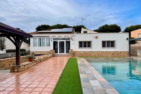 Spend time in this wonderful villa in Roquetas de Mar with your family. There is a private swimming pool where you can enjoy refreshing dips or you can also rest in the well-furnished garden while barbecue meals are prepared. You can also go to the n...