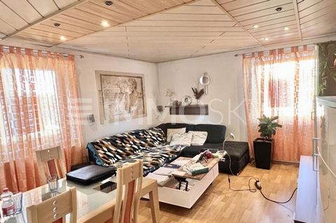 Charming 2-room apartment in Werderau This beautiful 2 bedroom apartment in Werderau is an oasis of peace and comfort in the middle of the hectic city and offers you everything you could want from a home. The building dates back to 1938 and exudes a ...