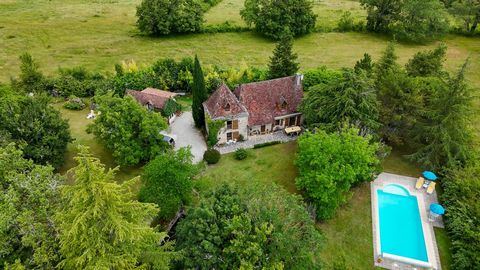 Sitting in beautiful open countryside between the towns of Gourdon and Cahors, this traditional stone house offers comfortable and flexible accommodation in a beautiful and private location. Set back from the very quiet lane, the stone house, with tr...