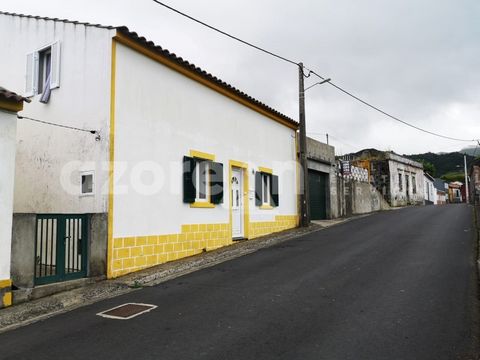 House for sale in Povoação, an excellent opportunity for those looking for tranquillity and contact with nature. With 2 floors and 3 bedrooms, this spacious house offers great air circulation and natural light. The adjoining 1393m2 plot has two ruins...