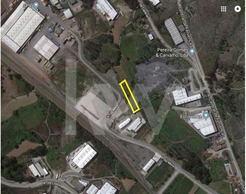 Este terreno de 570 m2 inserido na zona industrial de Campo (Valongo), é indicado para a construção de pequeno armazém. Localiza-se extremamente próximo de: - Acesso à autoestrada A4/A41 - Terminal Rodoferroviário do Porto Seco