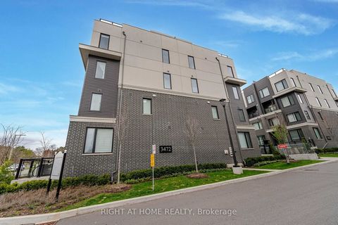 Welcome to luxurious living in Erin Mills. The modern condo townhome offers contemporary elegance and convenience. It is a 3 year new property with 2 parking spaces side by side. Green space, parks, South Common Mall and bus terminal are within walki...