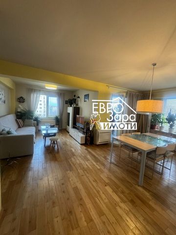 EuroZara Imoti presenta EXCLUSIVAMENTE a su atención un amplio apartamento de dos dormitorios en venta. Por el momento, el apartamento se ha convertido en un dormitorio, pero se puede volver a separar fácilmente en uno de tres dormitorios. El apartam...