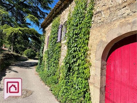 In den südlichen Cevennen in einem Weiler in der Nähe von Générargues und Anduze gelegen, befindet sich dieses typische Cevennen-Bauernhaus von ca. 265 m2 mit Nebengebäuden auf einem umzäunten und bewaldeten Grundstück mit Swimmingpool und Brunnen vo...