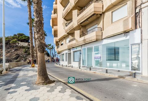 In the middle of the promenade, at the height of the beach of La Caletilla, without any doubt, the area of greatest pedestrian traffic 24 hours a day, 365 days a year, as well as vehicles, next to the archaeological and monumental area, less than 100...