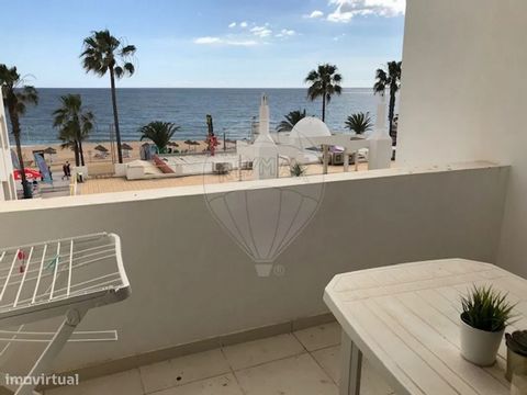 Apartment with Sea View on the Boardwalk This magnificent 2 bedroom apartment is situated on the first line in relation to the sea, providing a breathtaking view of the ocean. Facing south, it guarantees an abundance of natural light throughout the d...