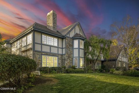 Willkommen in Ihrem märchenhaften englischen Tudor ''FOREVER DREAM HOME'', gelegen im prestigeträchtigen GUARD GATED Bell Canyon. Das Hotel liegt auf einem 40.000 m² großen, parkähnlichen Doppelgrundstück mit allem, was Sie sich in einem großzügigen ...