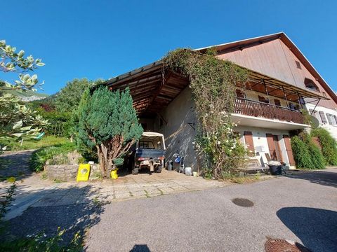 To be seized, in the charming village of Montmin, house of 139m² with workshop, large cellar, laundry room, garage, carport and garden. Strong potential for expansion/division thanks to the development of 440m² of workshop and attic space on two leve...