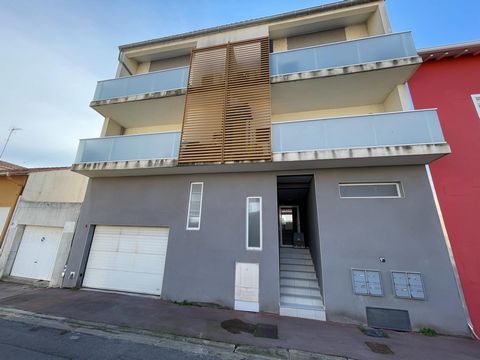 Situé à Palavas-les-Flots (34250), cet appartement bénéficie d'un emplacement privilégié en bord de mer, offrant à ses résidents un cadre de vie paisible et agréable. Proche des plages et des commerces locaux, cette ville balnéaire dynamique propose ...