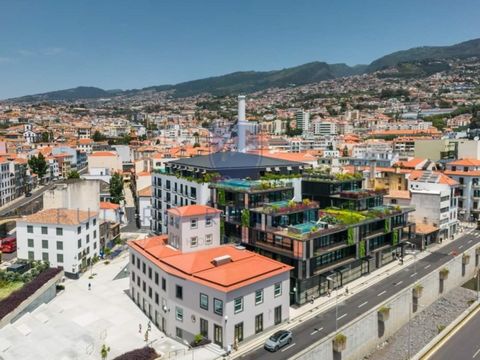 Espace commercial dans un nouveau développement qui verra le jour au cœur de Funchal, une belle ville face à la mer, dans un amphithéâtre naturel sans égal dans le monde. Ce projet de reconstruction va revitaliser et révéler une nouvelle facette de l...