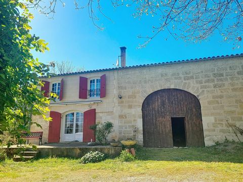 Maison en pierre au cœur de la nature