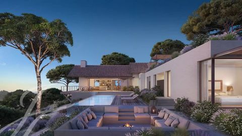 Se trata de una oportunidad única para adquirir una villa de seis dormitorios en Carvalhal. Con 325 m² de superficie construida privada y ubicada en una parcela de 1.381 m², la propiedad cuenta con piscina climatizada, jardín paisajístico y vistas pa...
