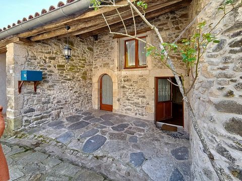 Maison de village avec caves, dépendances, jardins