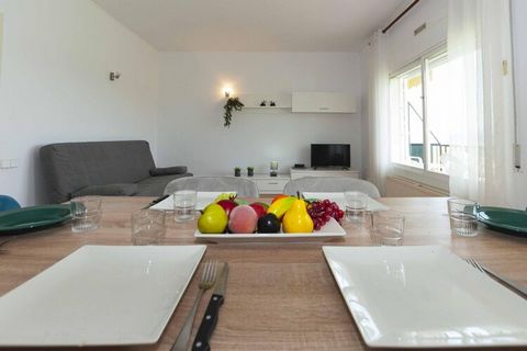 Welcome to your charming coastal escape in Roses! This delightful 55 m² apartment offers two spacious bedrooms and comfortably accommodates up to six guests, making it perfect for families or groups seeking a seaside getaway. Bathed in natural light ...