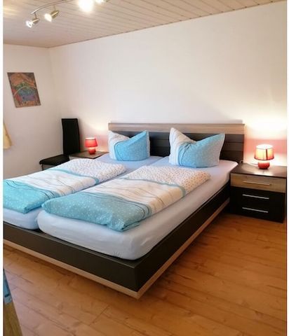 Ferienhaus mit 3 Schlafzimmer für 6 Personen und Terrasse mit großem Garten. Küche voll ausgestattet, Waschmaschine vorhanden.