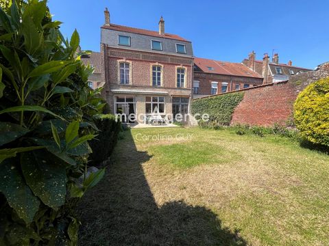 Maison de ville 257m2, 9 chambres, garage et jardin