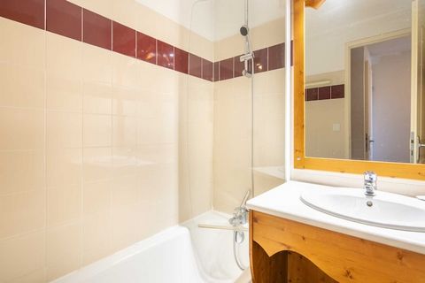 A bright and inviting apartment, this holiday home in the heart of the Alps is ideal for up to four guests. Featuring one bedroom, it offers a cozy and efficient layout perfect for couples or small families. The private balcony offers beautiful mount...